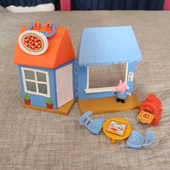 Peppa Pig Pizza Restaurant Playset - Picture 1 of 5